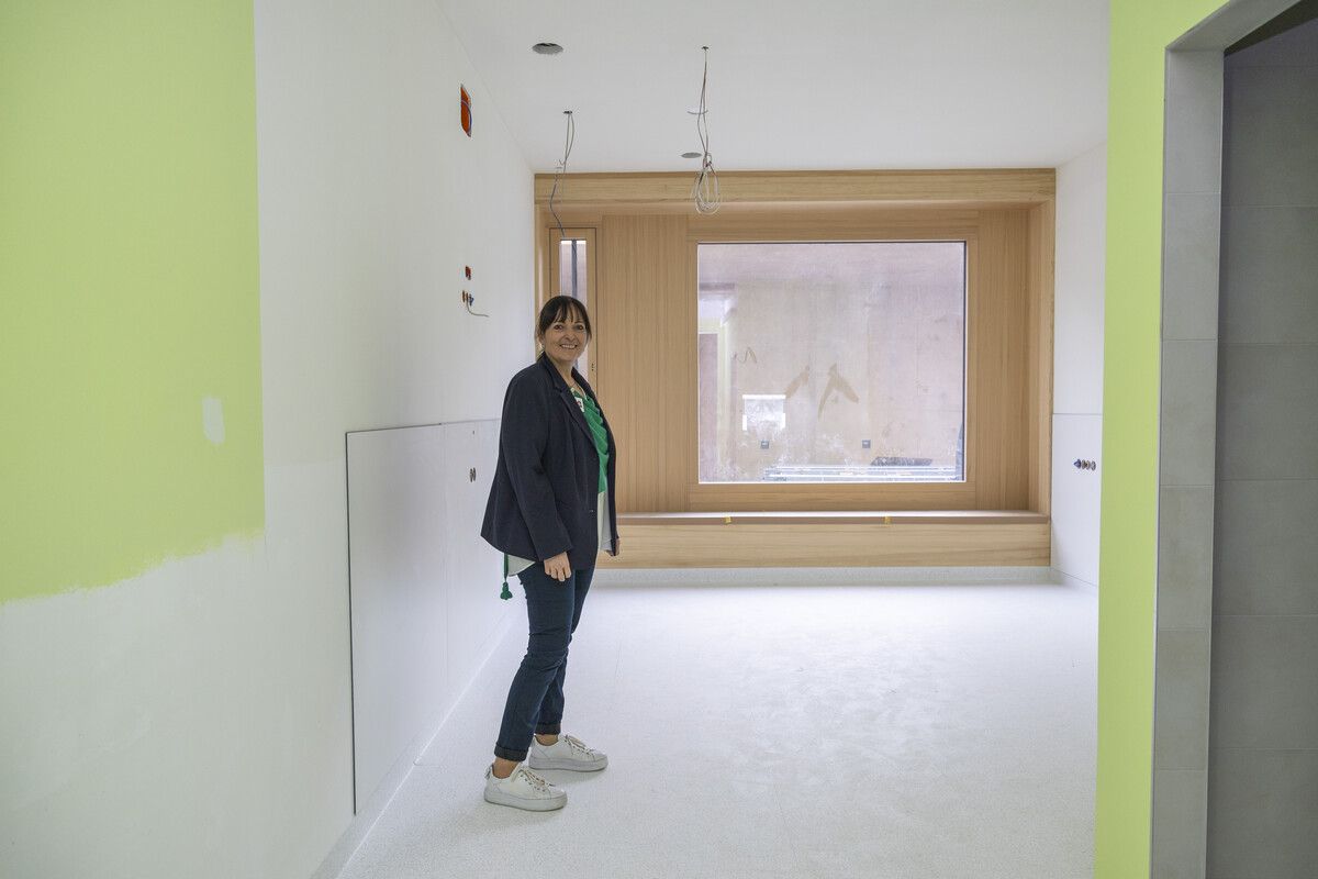 Blick in eines der neuen Zimmer: beruhigende Farben – hier in Lindgrün – Holz und viel Tageslicht. ⇒ VN/Paulitsch