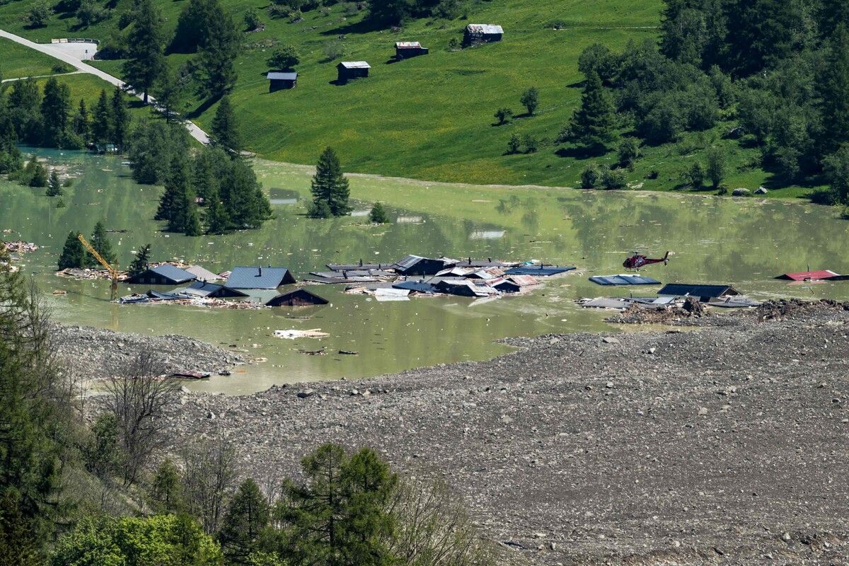 Das Dorf Blatten ist fast völlig unter meterhohem Schutt verschwunden.⇒AFP (2)
