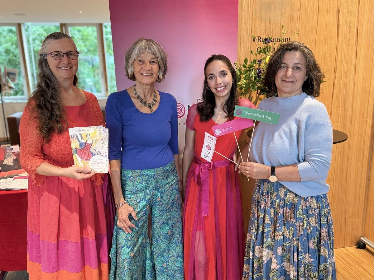 Das Festivalteam mit Silvia Gächter, Cassandra Frener, Caroline Heinzle und Julia Hagen beim Eröffnungsabend.⇒Sigrid Juen
