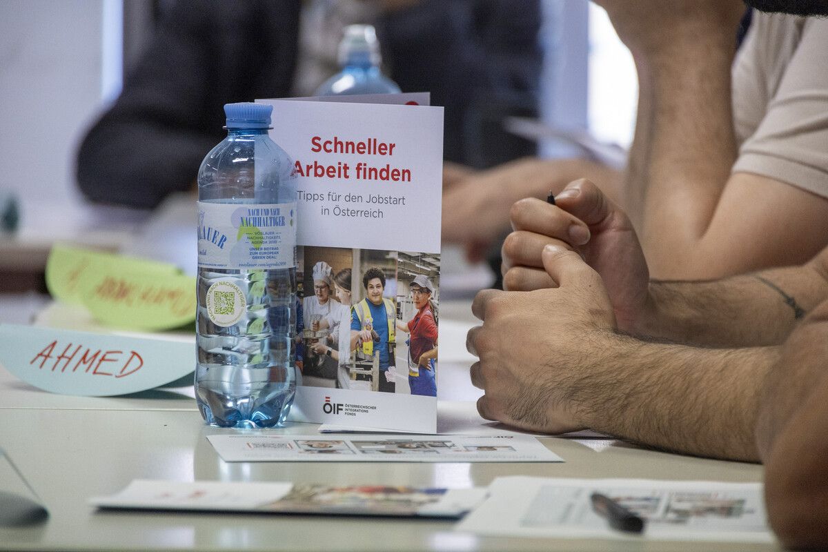 Das Kalkül: Wer sich schon als Asylwerber besser integriert, kann als Asylberechtigter schneller Arbeit finden. ⇒VN/Paulitsch