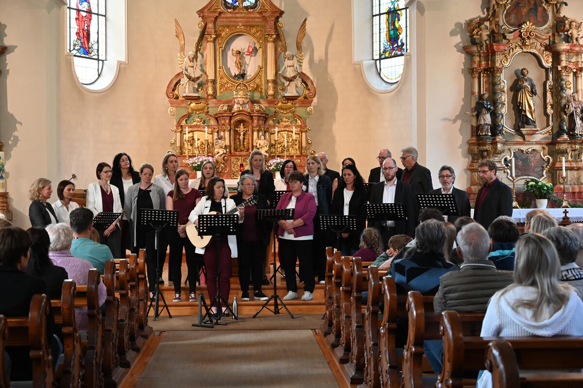 Das Vocalensemble Incontro verabschiedete sich mit einem Abschlusskonzert in der Pfarrkirche Wald a. A.⇒dob