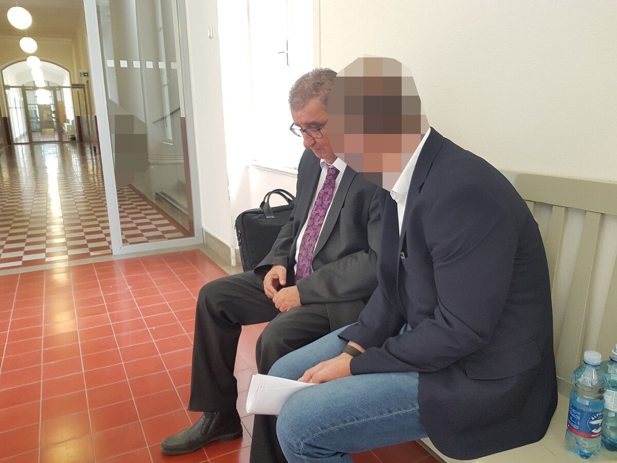 Der Angeklagte muss sich ein weiteres Mal vor Gericht verantworten. ⇒EC