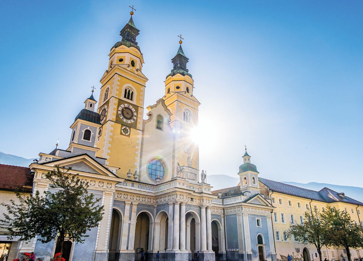 Der barocke Dom von Brixen prägt das Stadtbild und zählt zu den bedeutendsten Sakralbauten Südtirols. Shutterstock