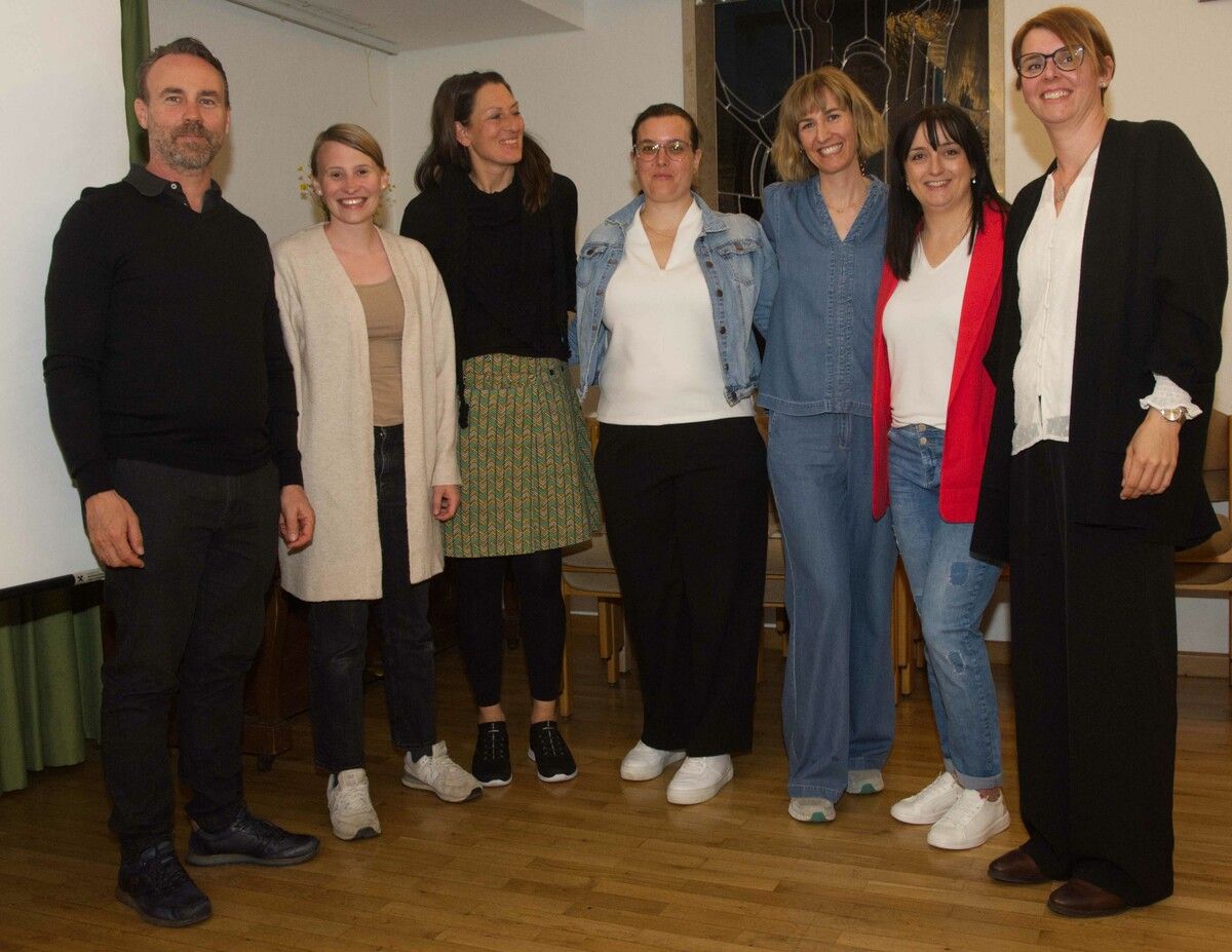 Der frisch gewählte Vereinsvorstand mit Obfrauen Barbara Sohm (3. v. r.) und Yvonne Winder (2. v. l.). ⇒MSO