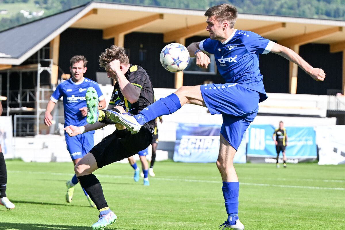 Der SC Röthis setzte sich in einem heißen Abstiegsduell gegen den FC Kitzbühel mit 3:2 durch und übergab damit die rote Laterne an die Tiroler. ⇒serra