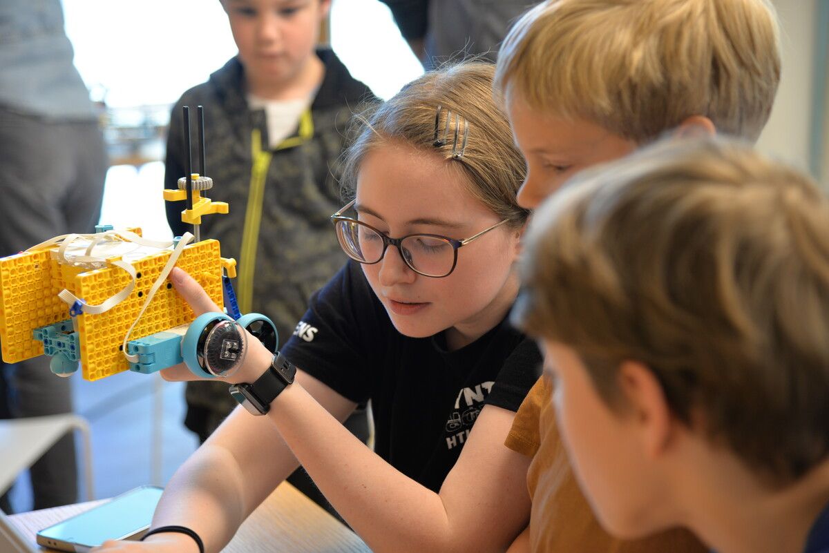 Die jungen Teilnehmer beschäftigten sich mit Technik.