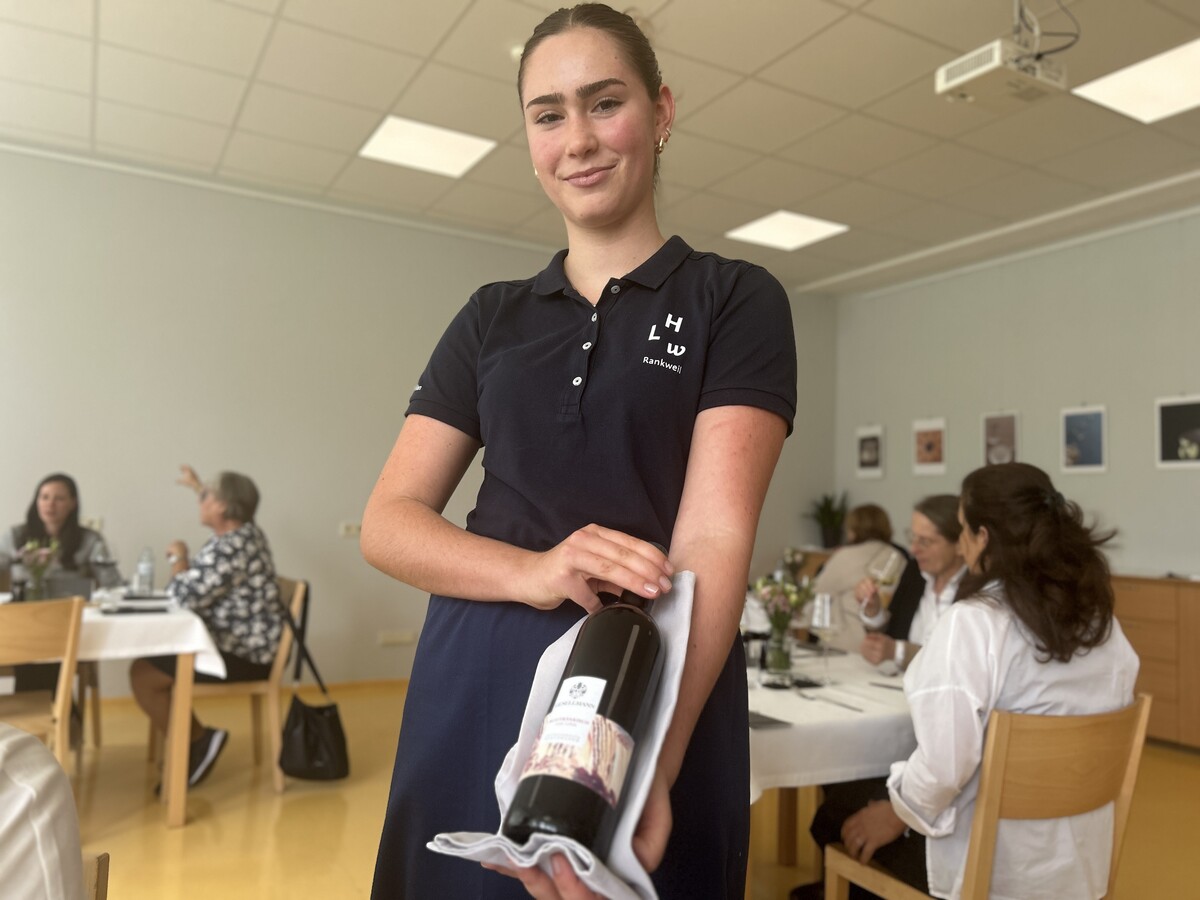 Die passende Weinbegleitung wurde von Noelle empfohlen, präsentiert und serviert. ⇒VN/SAH