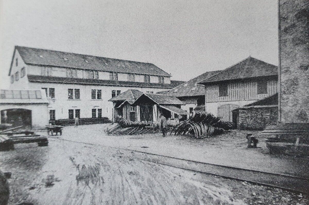 Die Rüschwerke – vom Wasser getrieben, vom Wandel gezeichnet: Die Dreherei der Rüschwerke um 1900. ⇒Stadtarchiv Dornbirn