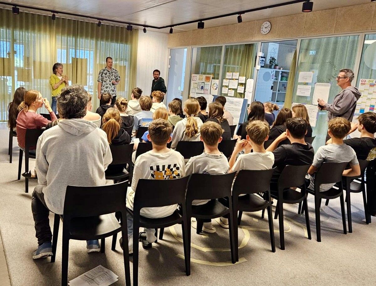 Die Schüler setzten sich intensiv mit demokratischen Grundwerten auseinander. ⇒Schartlmüller