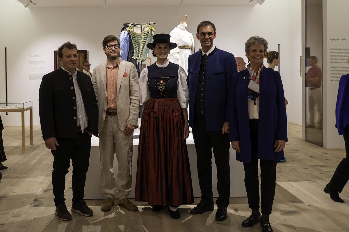 Die Sommerausstellung „Im Gewand, Angelika Kauffmann und die Mode” ist eröffnet.⇒MAM