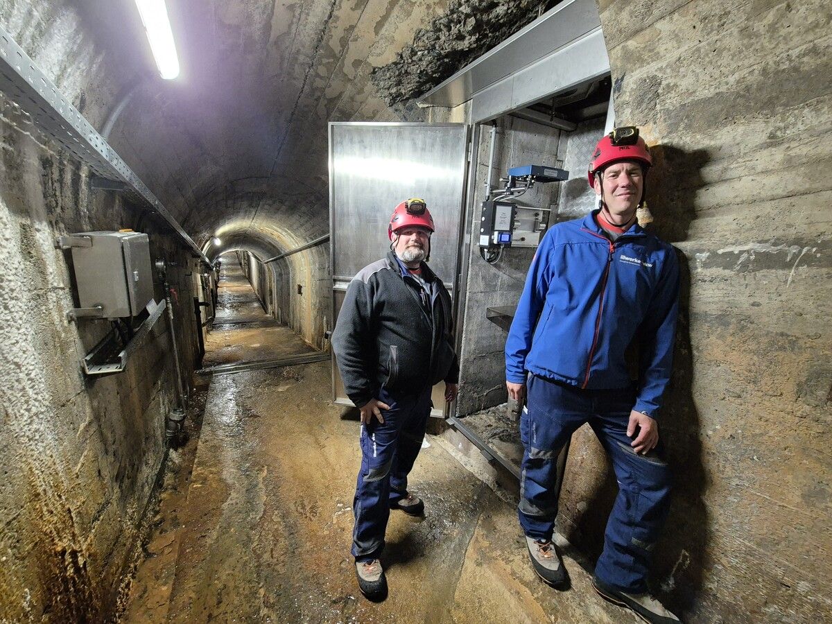 Die Stauseewärter Christian Salcher und Patrick Märk arbeiten in der Staumauer des Silvretta-Stausees. ⇒VN/JUN