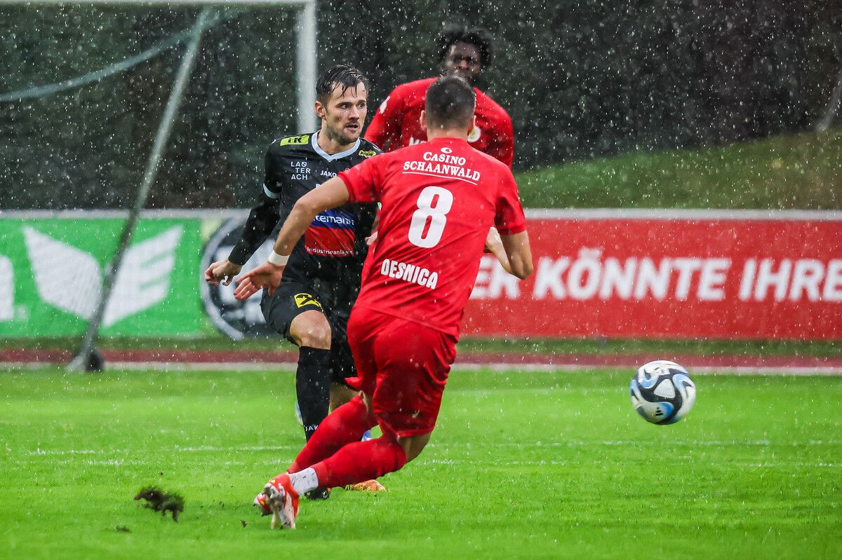 Die Wasserschlacht im Hinspiel gewann der FC Dornbirn mit 4:0 gegen Lauterach.⇒ste