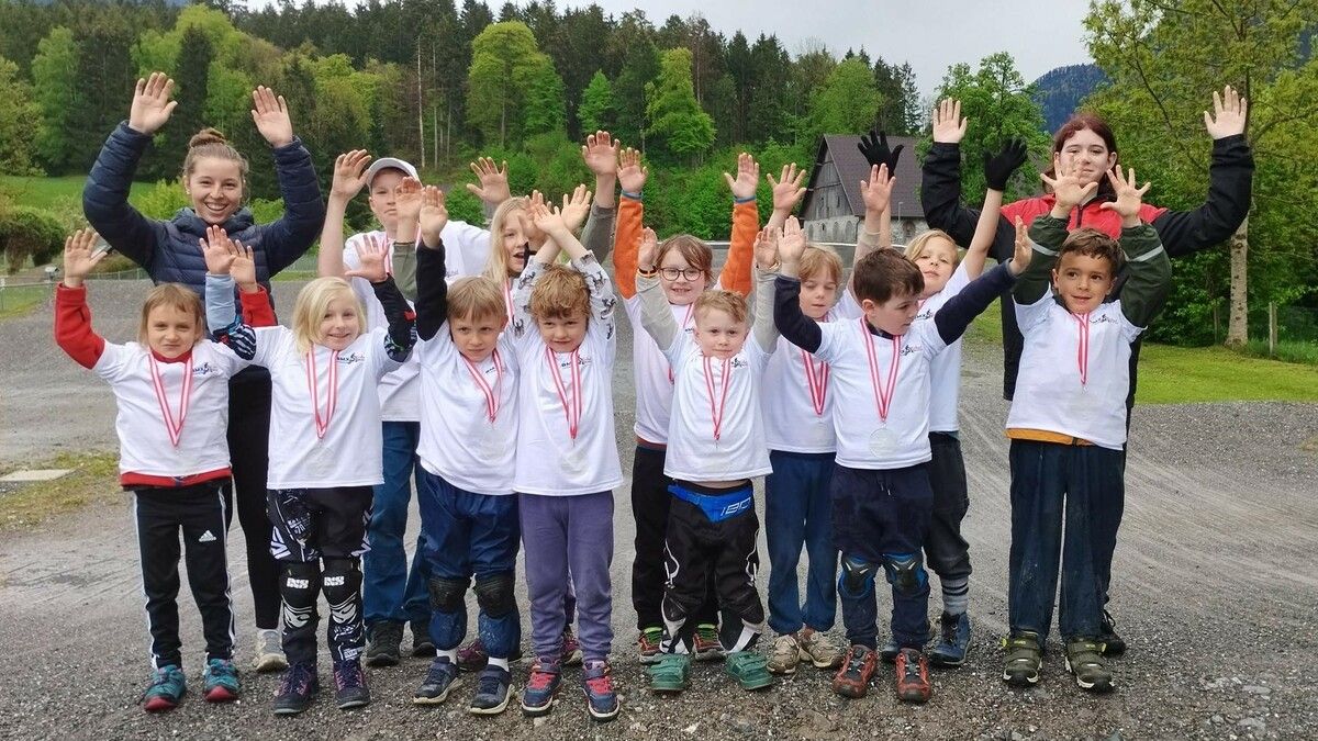 Erste BMX-Erfahrungen: Kinder starten mit viel Freude in den Kurs der BMX-School Bludenz.⇒ÖAMTC BMX-Club