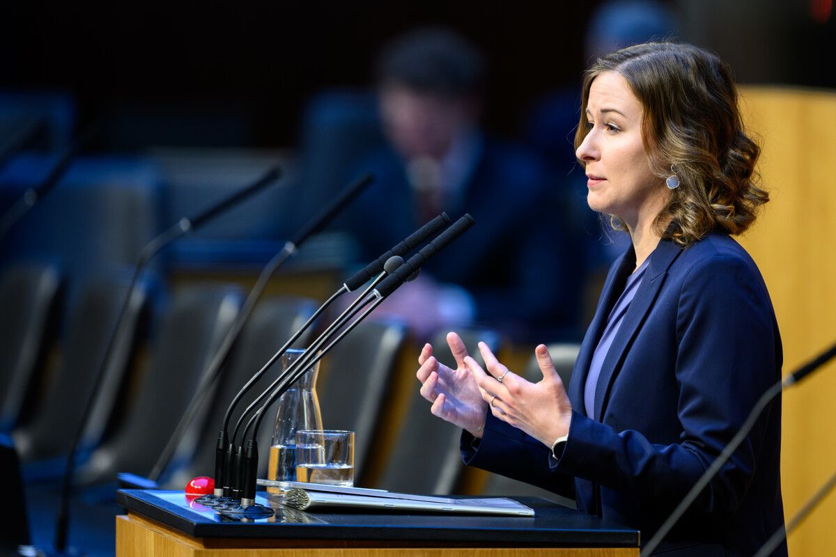Europaministerin Claudia Plakolm will „den Dialog suchen.“⇒APA/SLOVENCIK