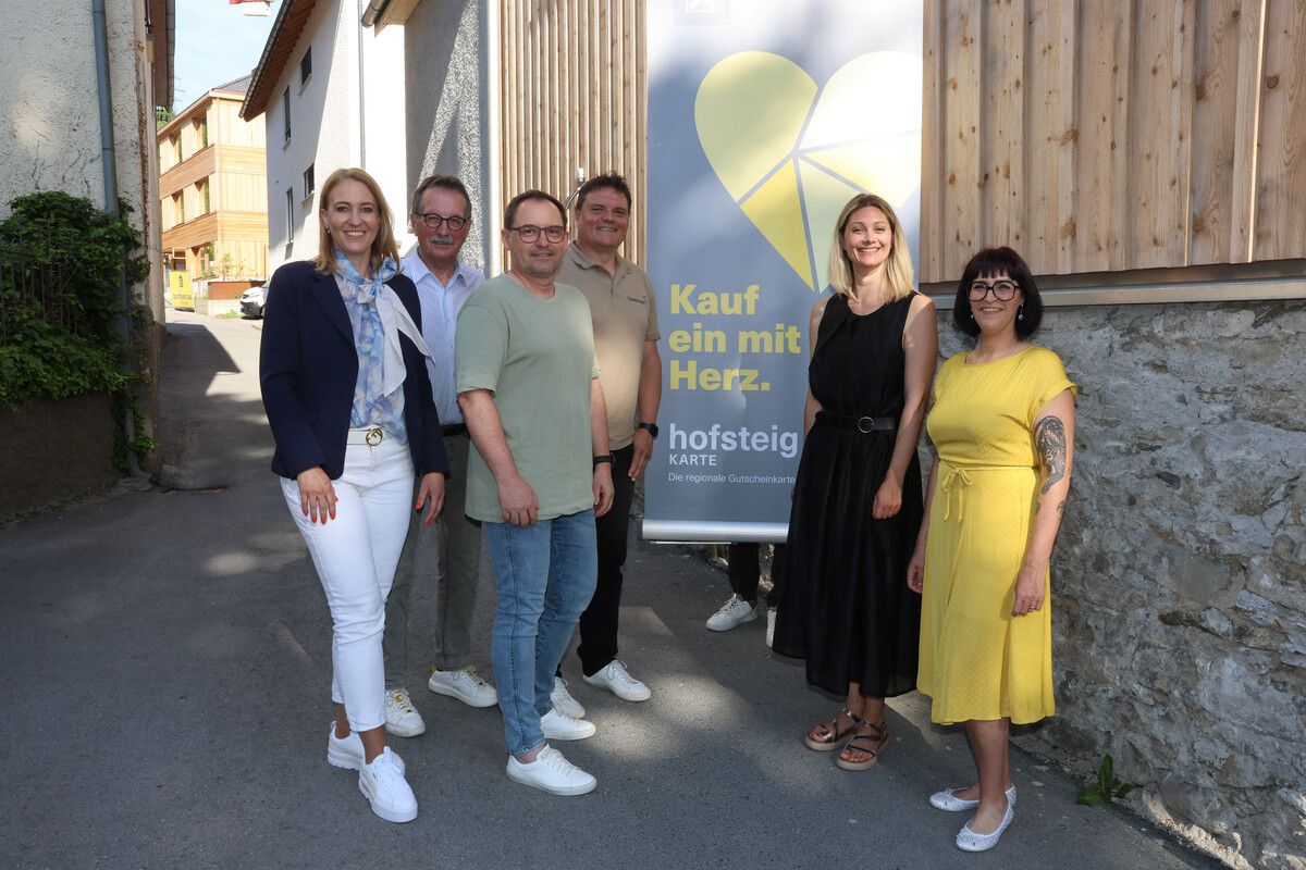 Evelyn Dorn, Walter Eberle, GR Gerhard Ascherl, Bgm. Thomas Schierle, GF Nadine Bischof und Mitarbeiterin Ramona Schley.⇒AME