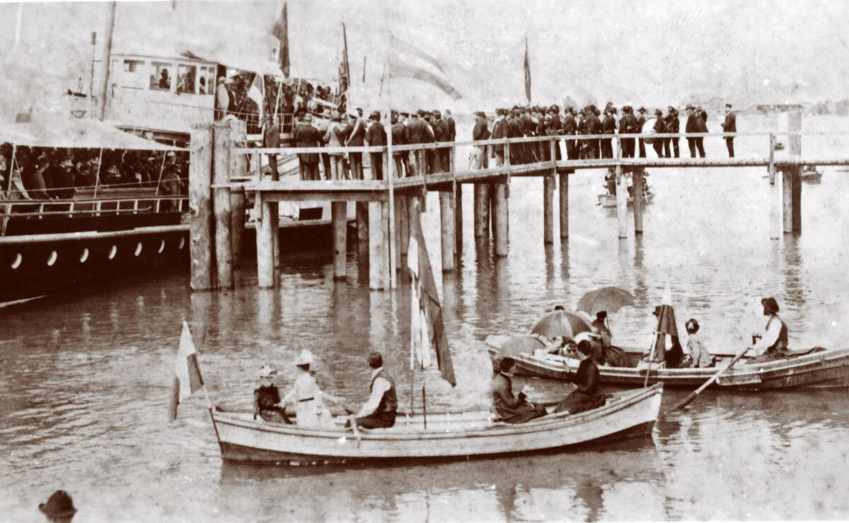 Feierliche Eröffnung des Dampferstegs an der Harder Stede im Jahr 1893.