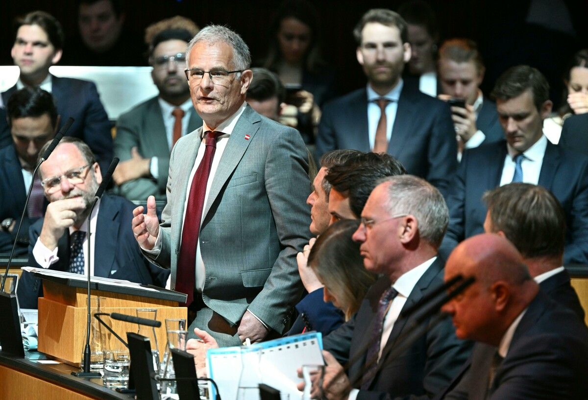 Finanzminister Marterbauer präsentierte diese Woche das Budget. Fest steht: Österreich muss sparen. ⇒APA/Schlager