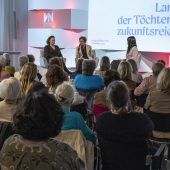 Volles Haus bei Auftritt von Doris Schmiedauer