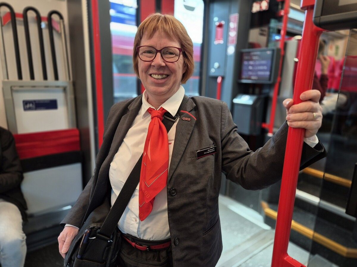 Gerda Rauch ist mit Leidenschaft Zugbegleiterin bei der ÖBB. ⇒VN/JUN
