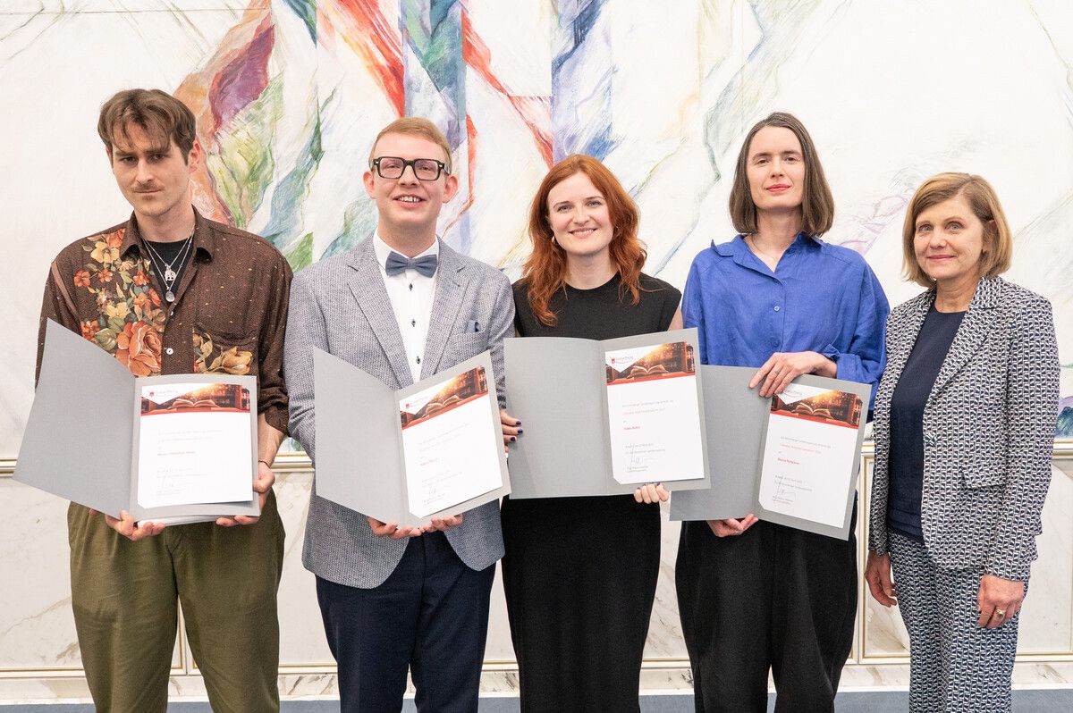 Im Jahr 2025 ging der Literaturpreis an Tobias March. Arbeitsstipendien erhielten Isabel Natter, Bianca Tschaikner und Merlin Sebastian Miller. ⇒VLK/Serra