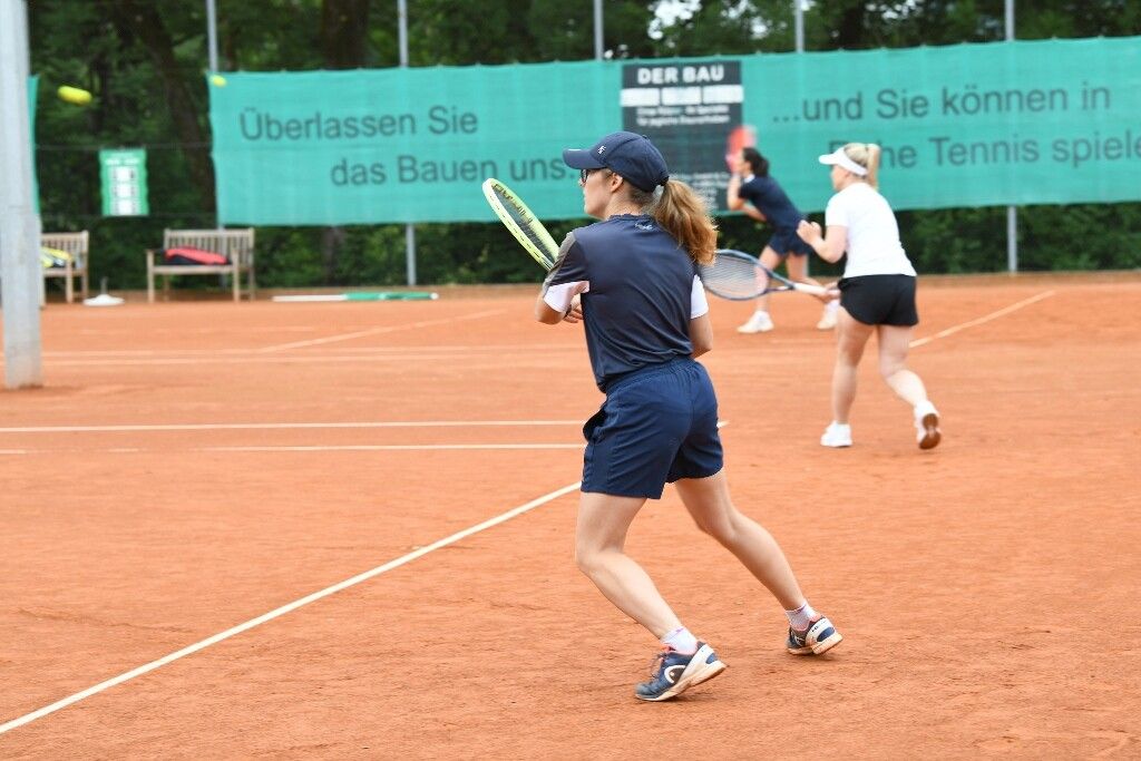 In drei Leistungsstufen schwingen 22 Mannschaften aus 14 Vereinen ihre Rackets.⇒SIHA