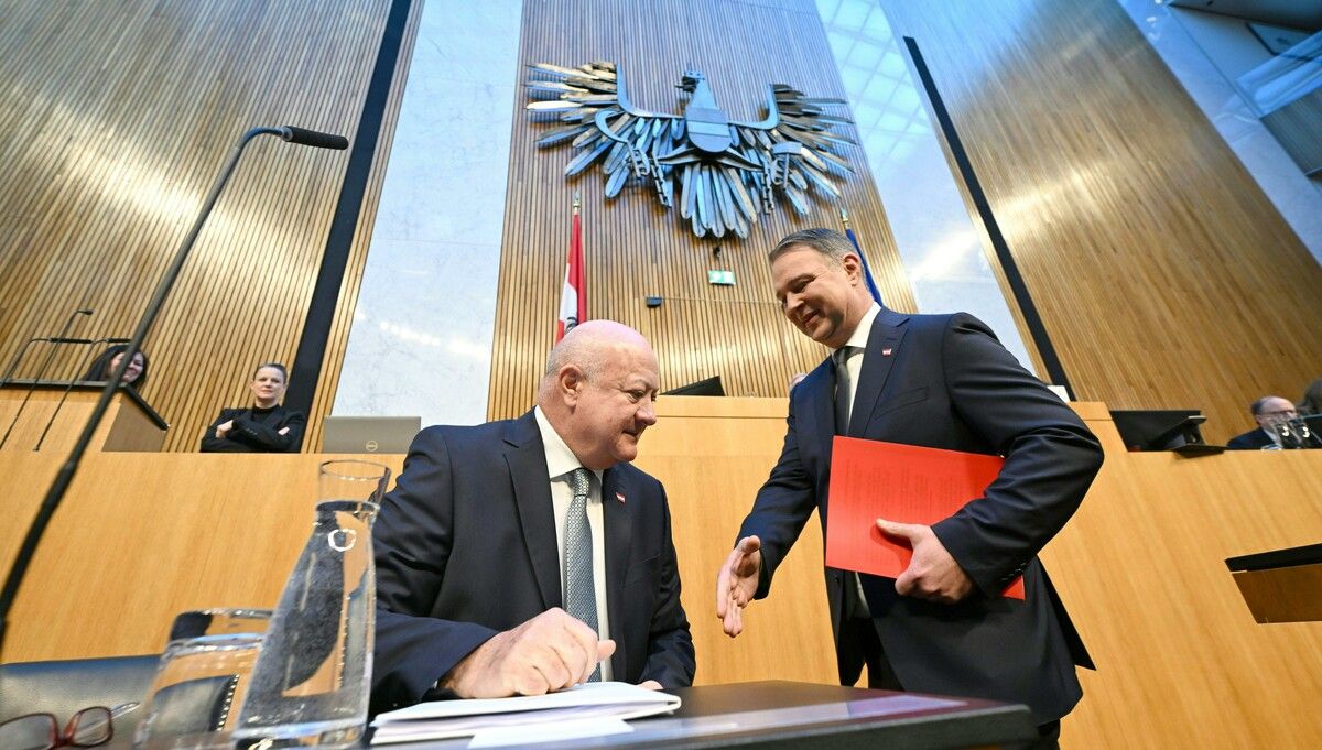 Kanzler Christian Stocker (l.) und Vize Andreas Babler.⇒APA