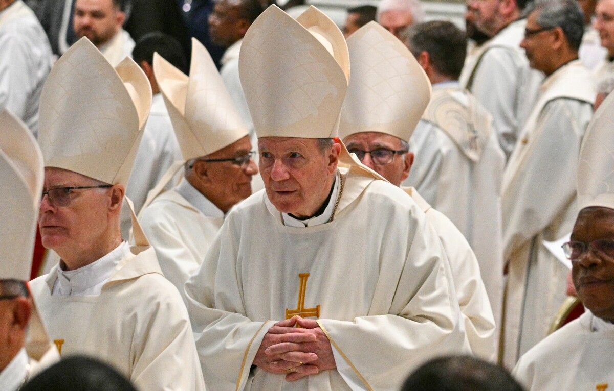 Kardinal Schönborn nahm an einer Messe im Petersdom vor dem am Mittwoch beginnenden Konklave teil. ⇒AFP/Solaro