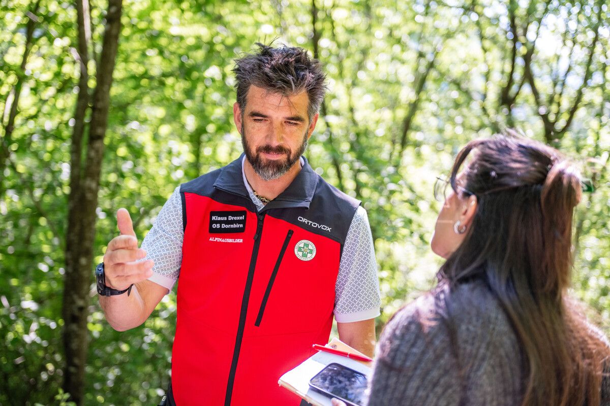 Klaus Drexel von der Bergrettung Vorarlberg klärt über die Sicherheit am Berg auf. ⇒vn/rhomberg