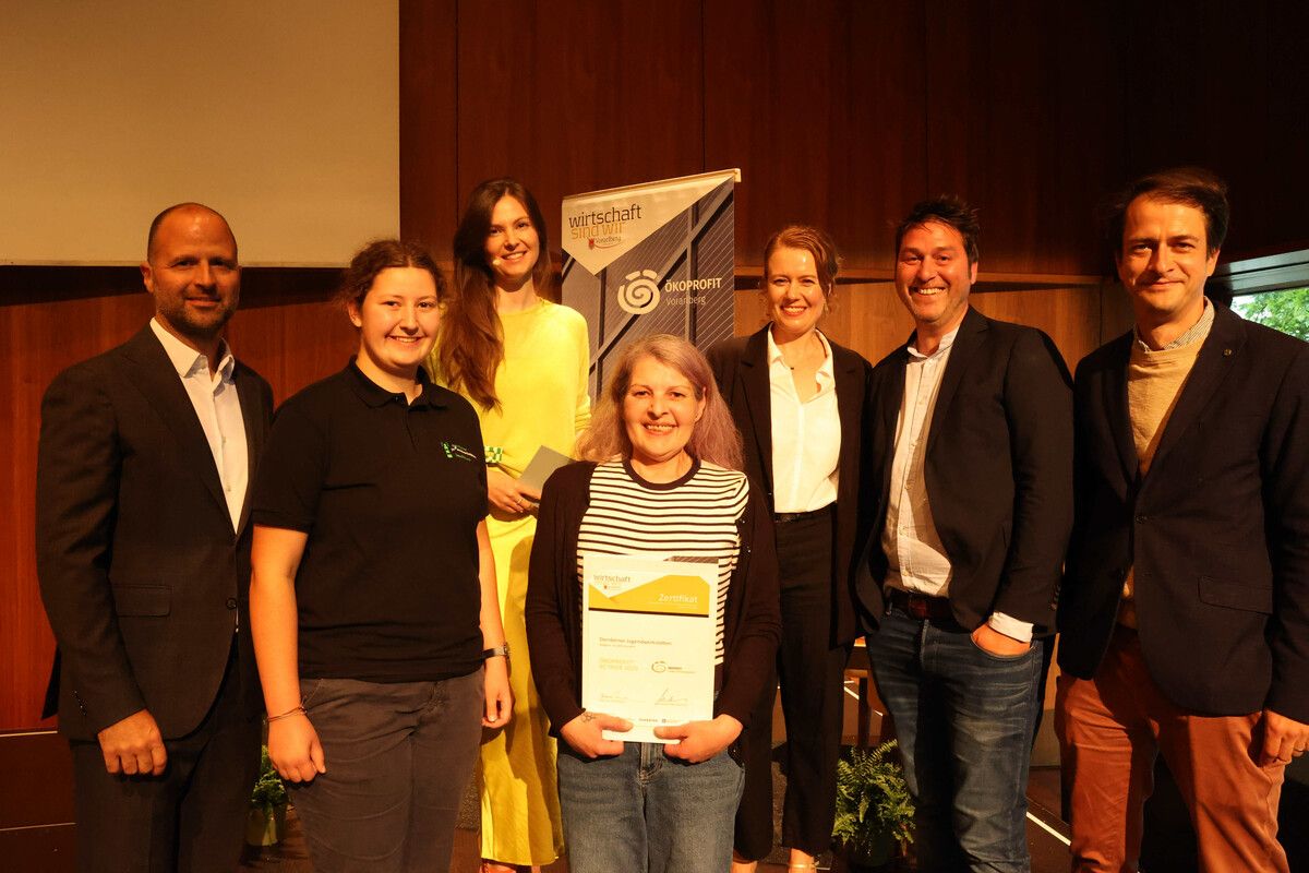 LR Marco Tittler, Emma Raab (Jugendwerkstätte Db.), Isabella Canaval, Tanja Golderer (Jugendwerkstätte Db.), Verena Lässer-Kemple (Land Vbg.), Daniel Zerlauth (Tecnoplast) und Steve Sämmang (milk+honey).⇒Arno Meusburger