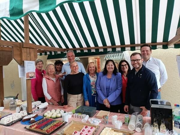 Mehr als 40 Kuchen: Der SPÖ-Kuchenstand war ein Highlight beim Maimarkt in Bludenz. ⇒SPÖ-Frauen Bludenz