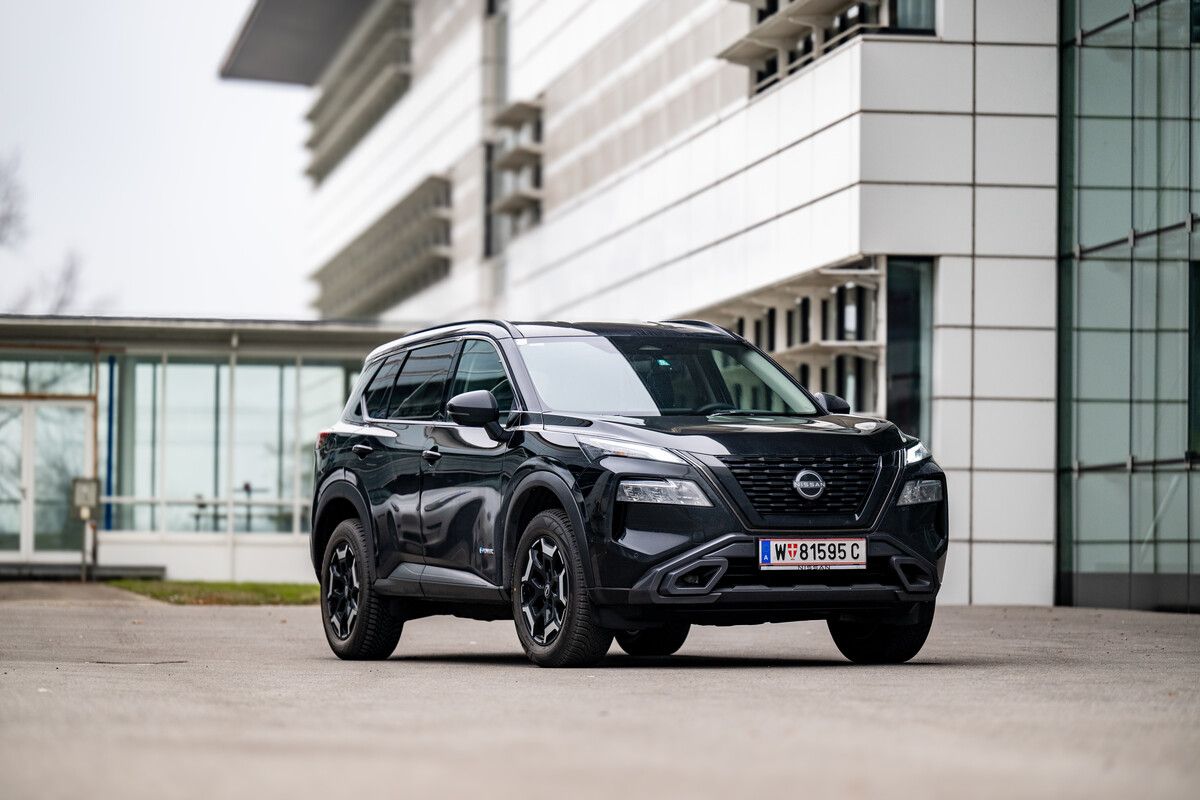 Mit Ecken und Kanten: Der Nissan X-Trail pflegt in der hybridisierten Geländegänger-Version den markanten Auftritt. ⇒VN/Rhomberg