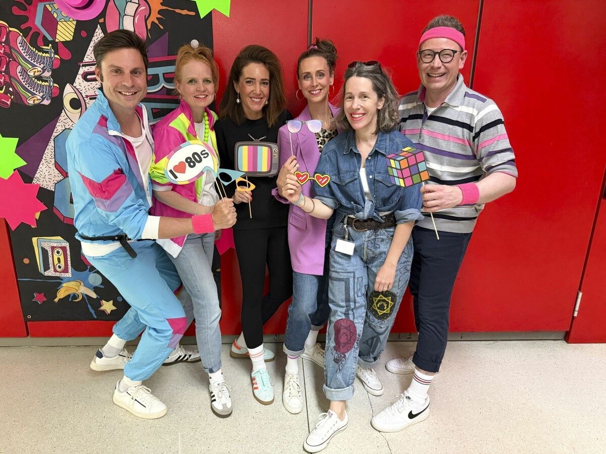 ORF Team in Party-Laune: Roman Neugebauer, Sabine Stroj, Flora Wüstner, Yvonne Bachmair, Angelika Simma-Wallinger und Landes­direktor Markus Klement. ⇒Franc
