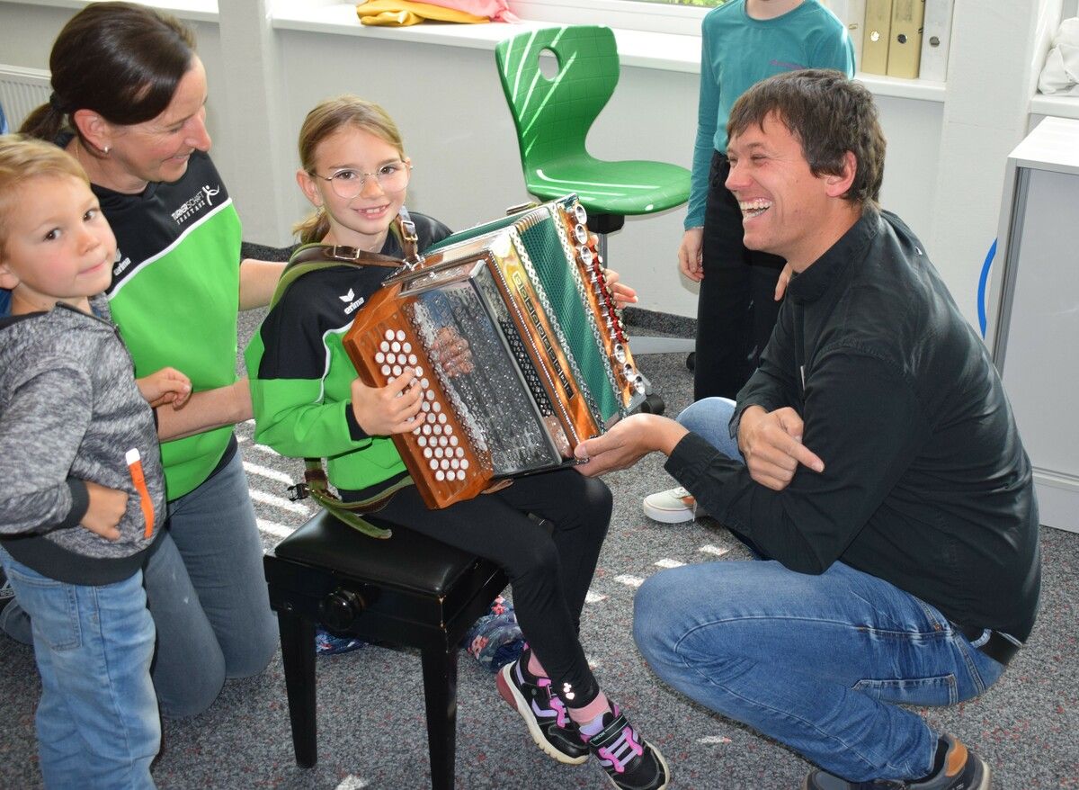 Sämtliche Instrumente können ausprobiert werden. ⇒musikschule