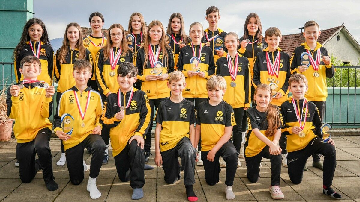 Starkes Team, starke Leistungen: Karate Hofsteig überzeugte mit mehreren Doppelsiegen und Platz drei in der Gesamtwertung.⇒Karate Hofsteig