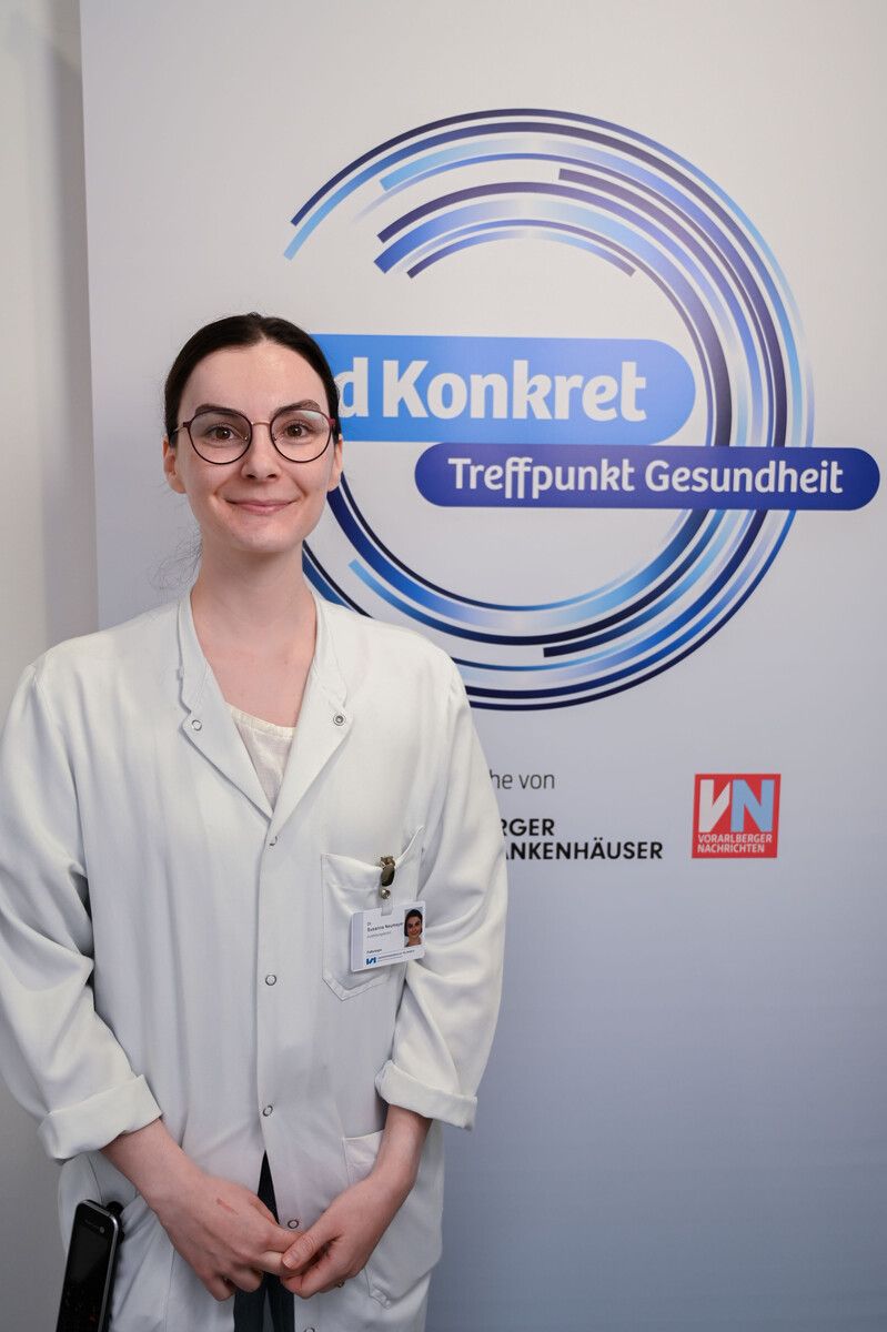 Susanna Neumayer befasst sich als Assistenzärztin im Bereich der Mikrobiologie mit kleinsten Übeltätern.⇒vlkh