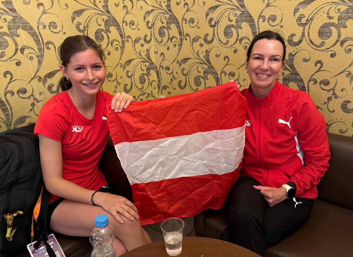 Theresia Emma Mohr mit Trainer Claudia Lüthi.⇒ÖLV