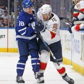Panthers starten mit Niederlage gegen Leafs