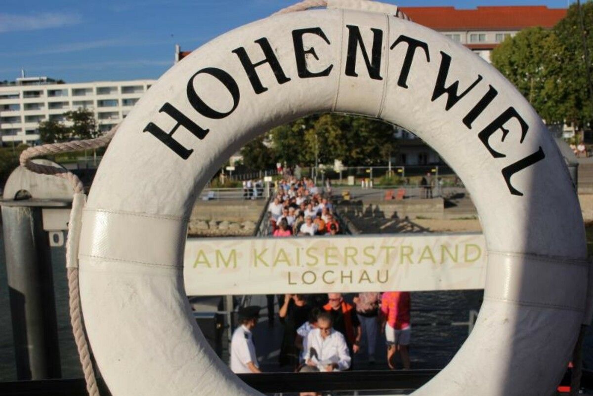 Wegen Niedrigwasser konnte die Hohentwiel auf ihrer Saisoneröffnungsfahrt den Kaiserstrand nicht anlaufen. ⇒Peter Strauss (3)