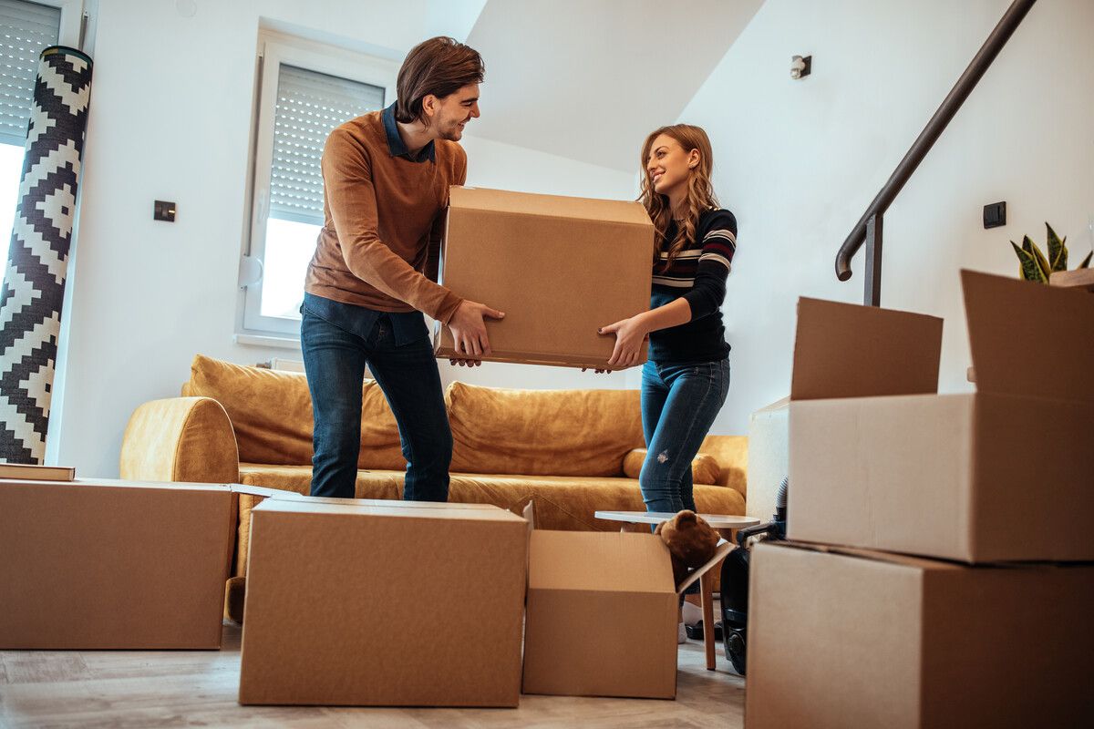 Wer umzieht, sollte alles sorgfältig verpacken, damit nichts beschädigt wird.⇒Shutterstok