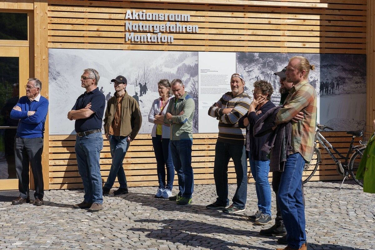 Zahlreiche Interessierte nutzten die Gelegenheit, um erste Blicke in den neuen Aktionsraum Naturgefahren zu werfen. ⇒sto(3)