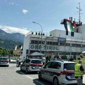 Aktivisten stürmen ORF Tirol