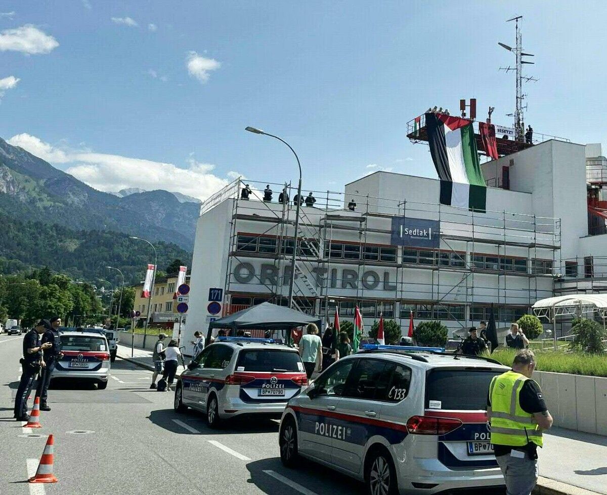 Aktivisten protestierten gegen die ihrer Ansicht nach nicht-objektive Berichterstattung. ⇒Apa