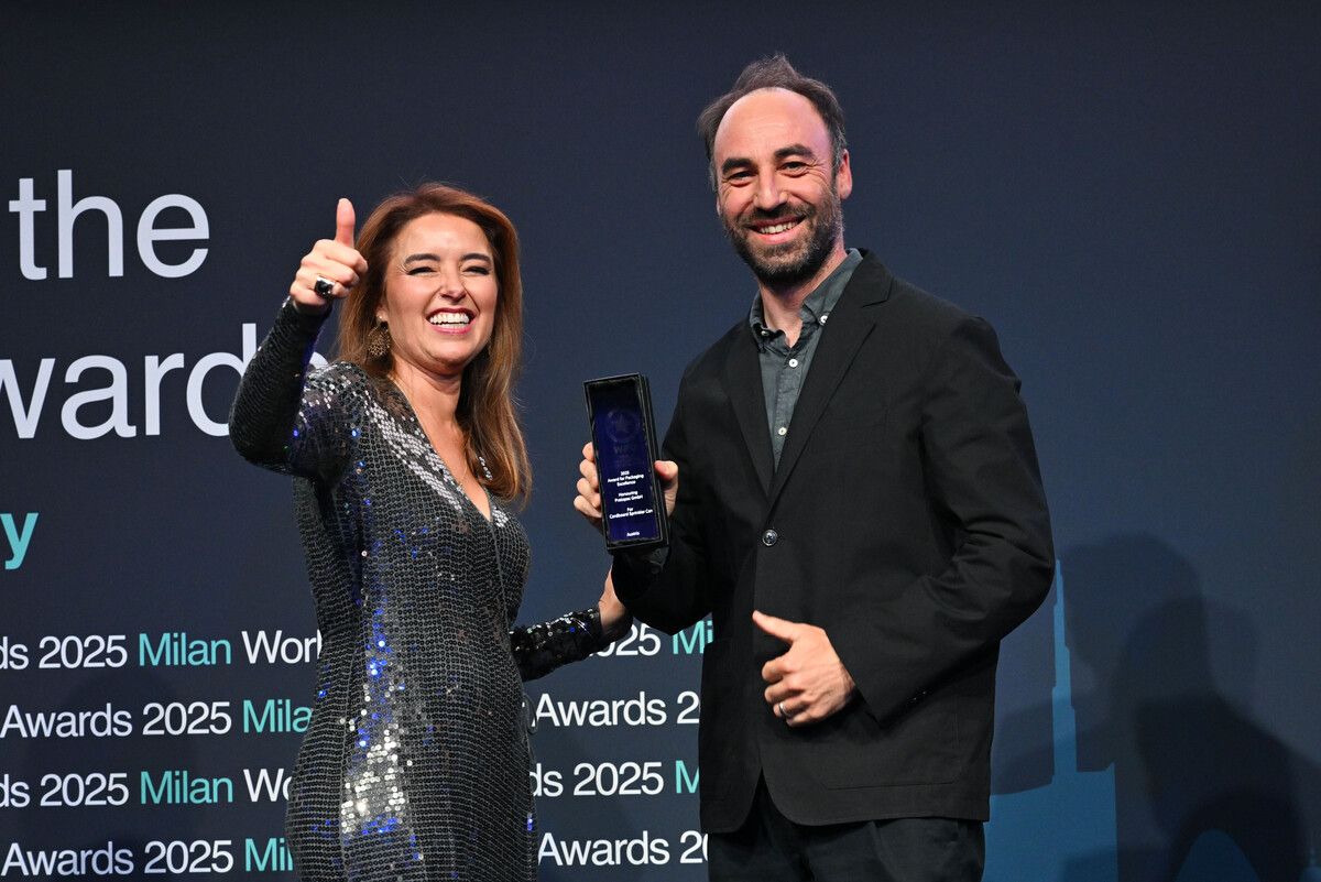Alexander Abbrederis freut sich über den WorldStar Packaging Award.