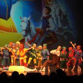 Dance Art School tanzt durch die Jahrzehnte
