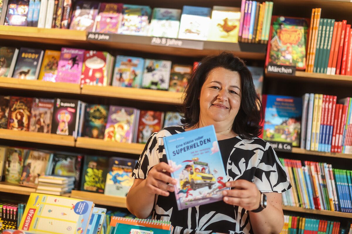 Armila Hafuric organisiert für die 14. VN-Kinder- und Jugendbuchmesse, die in knapp einer Woche beginnt, die Bücher.