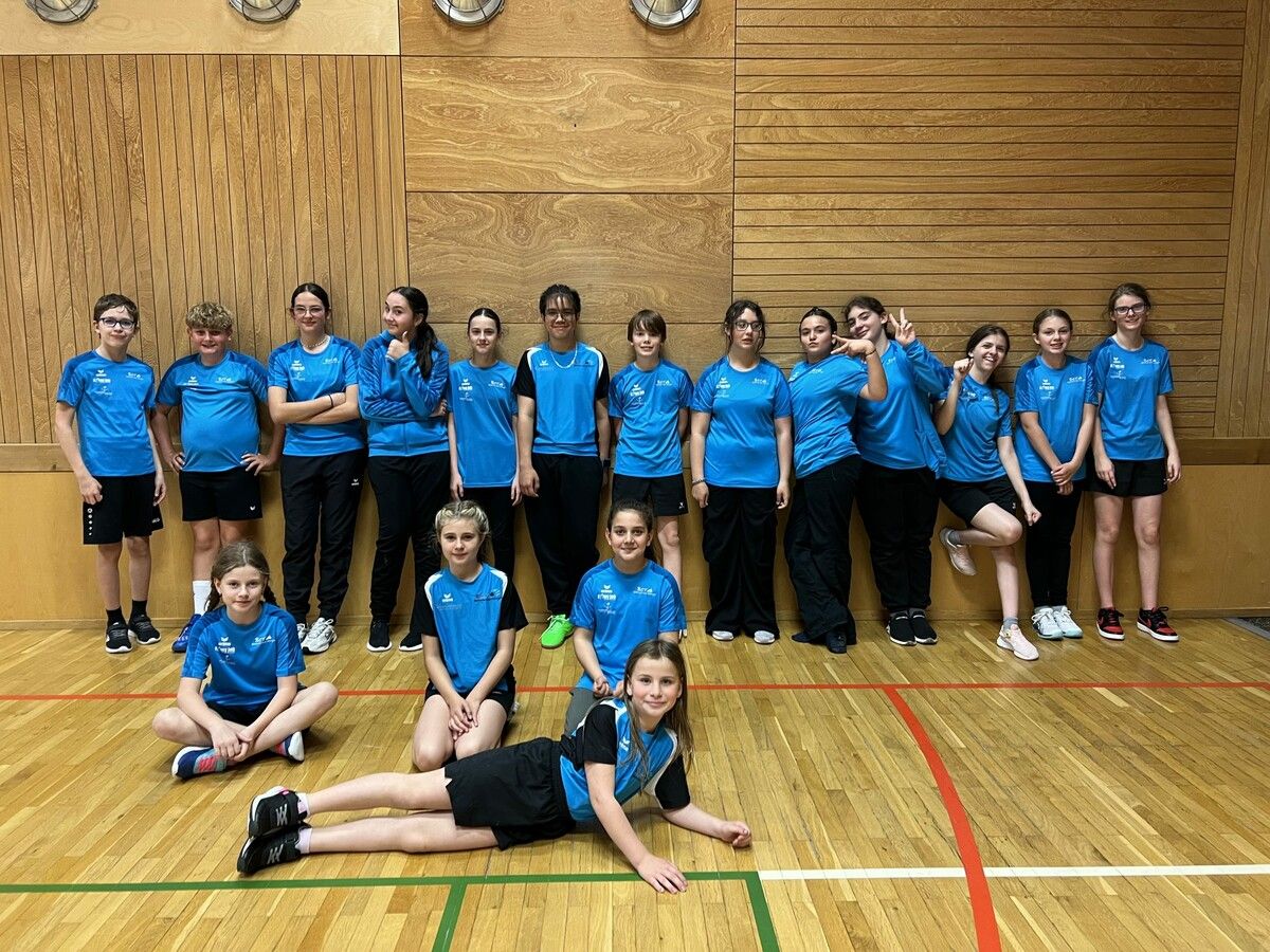 Bei den Vereinsmeisterschaften traten 17 Kinder und Jugendliche in spannenden Spielen gegeneinander an.⇒Badmintonclub Thüringen