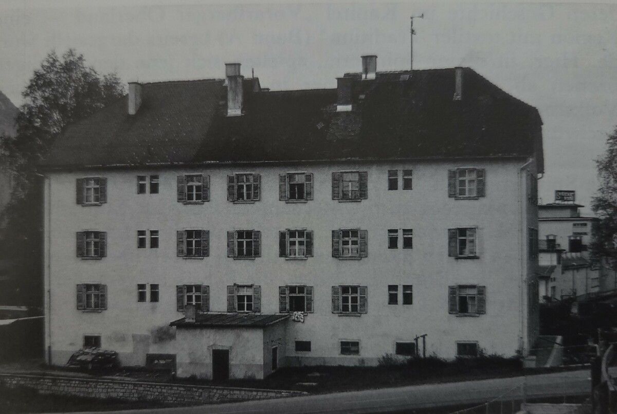 Das Arbeiterwohnheim der Fa. Getzner, „Sündentempel“ genannt im Jahr 1988. ⇒
⇒
archiv getzner