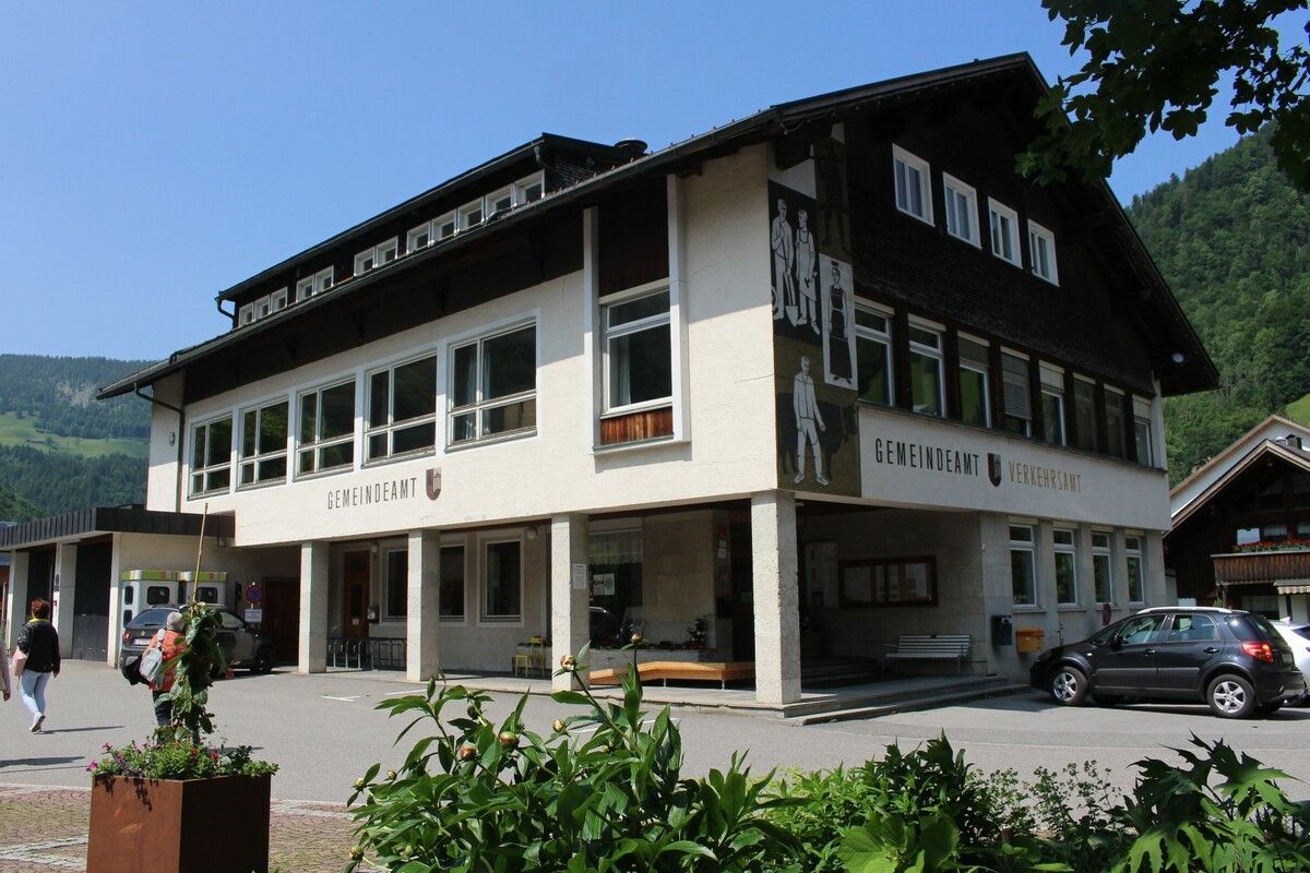 Das Gemeindeamt Mellau soll laut Plan im September abgerissen werden. ⇒STP (3)