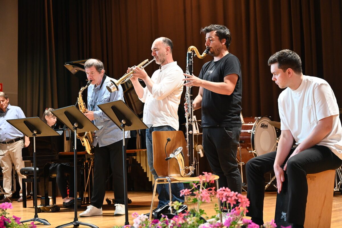 Das Lehrerensemble der Musikschule Klostertal in Aktion. ⇒DOB (3)