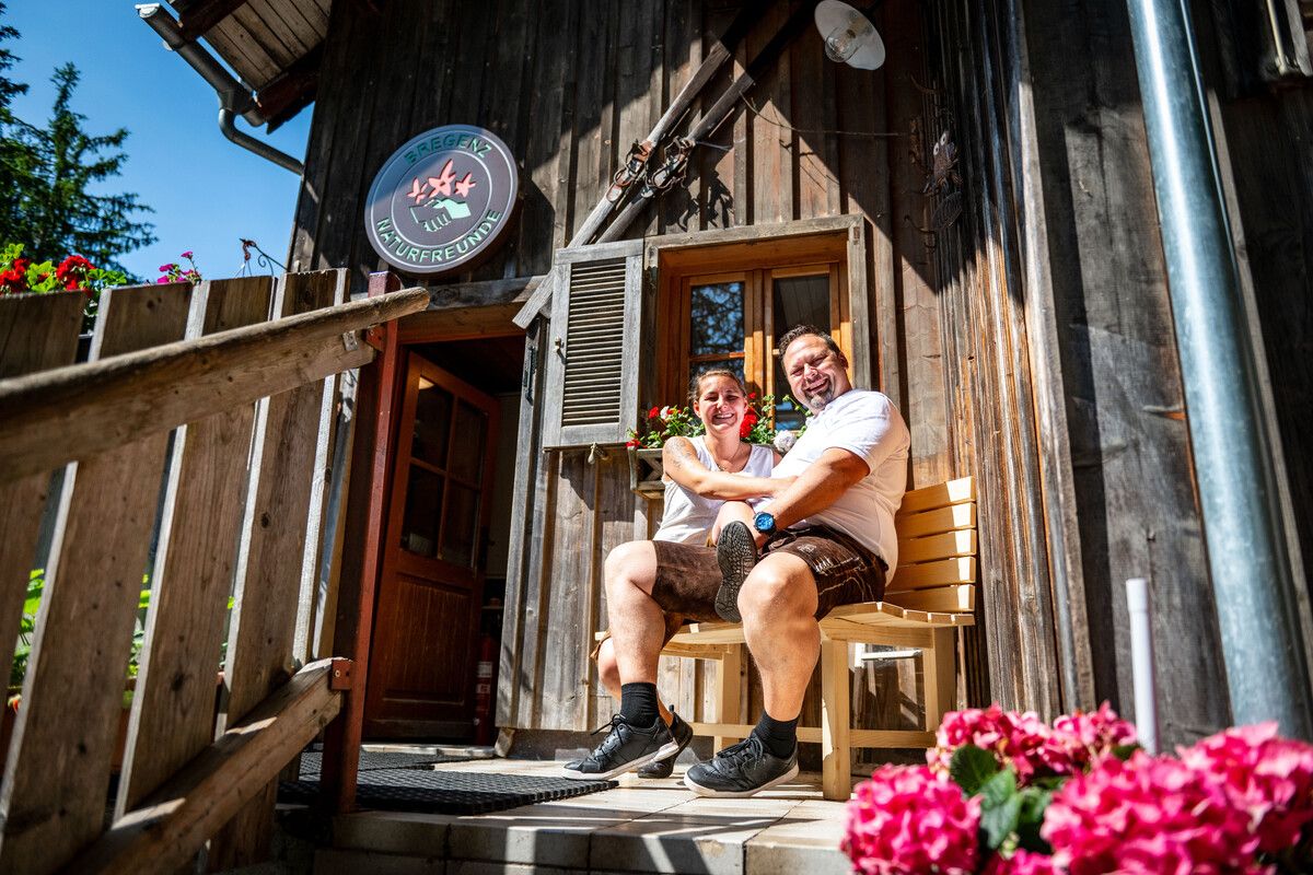 Deborah Bader und Sven Gabriel sind seit Juni die Gastgeber auf der Bregenzer Hütte. ⇒VN/Rhomberg